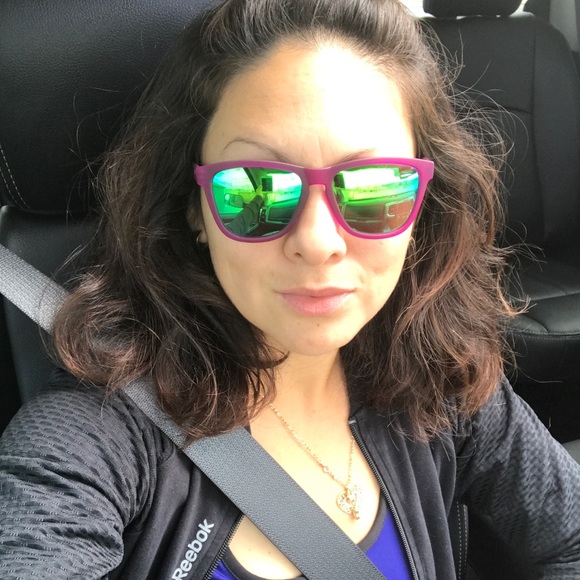 Meet your Posher, Bee - Picture 1 of 1